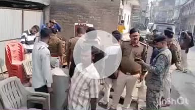 गोपालगंज: जंगलिया मोहल्ले में हत्या के मामले में फरार आरोपी के घर पुलिस ने की कुर्की की कार्यवाही