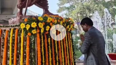 कांके: राजेंद्र चौक स्थित प्रतिमा पर भारत के प्रथम राष्ट्रपति डॉ. राजेंद्र प्रसाद की जयंती पर श्रद्धांजलि अर्पित की गई