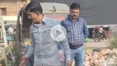 नवादा: बुंदेलखंड थाना परिसर में विभिन्न कांड में जप्त 15.750 लीटर विदेशी शराब को डीएम के आदेश पर किया गया नष्ट