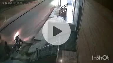 दौसा: दौसा के अयोध्या नगर में घर के बाहर खड़ी बाइक से पेट्रोल चोरी की वारदात सीसीटीवी में कैद, वीडियो हुआ वायरल