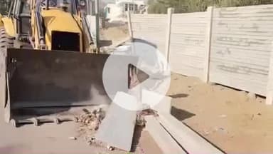 झुंझुनू: झुंझुनू के कर्बला मैदान के पास से नगर परिषद और पुलिस जाप्ते ने सरकारी जमीन से हटवाया अतिक्रमण