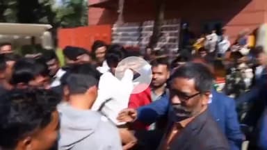 कांके: कांके रोड स्थित सीएम आवास पर JSSC CGL अभ्यर्थियों ने मनाया जश्न