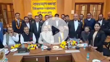 झांसी: डिविजनल बार एसोसिएशन झाँसी मंडल की कार्यकारिणी का शपथ ग्रहण समारोह आयुक्त सभागार में सम्पन्न हुआ