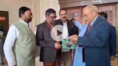 कांके: झारखंड विधानसभा में सीएम हेमंत सोरेन को तीन पुस्तकें सादर समर्पित की गईं