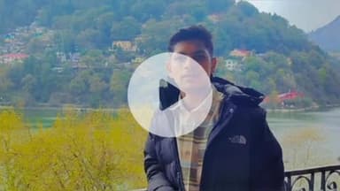 झांसी: शिवपुरी हाईवे पर सड़क हादसे में युवक की हुई मौत पिता बोले फोन पर बोल था 15 मिनट में आ रहा हूं घर पोस्टमार्टम में मिला शव