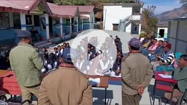 पुरोला: पुलिस ने पुरोला में गोष्ठी का आयोजन कर छात्र-छात्राओं को नशा, साइबर और नए आपराधिक कानून के प्रति जागरूक किया