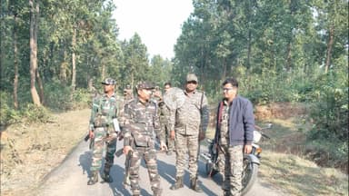 पीरटांड: एएसपी अभियान सुरजीत कुमार के नेतृत्व में नक्सल प्रभावित खुखरा थाना क्षेत्र में चलाया गया सर्च अभियान