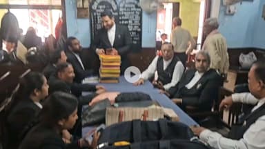 गिरिडीह: जिला बार एसोसिएशन चुनाव से दो दिन पहले कोर्ट परिसर में दिखी जोरदार कैंपेनिंग