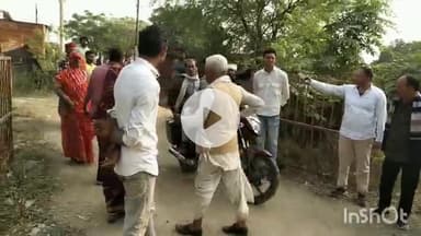 मालथोन: मालथौन में वन विभाग की बिल्डिंग पर चढ़कर महिला ने किया हंगामा, हाथ में रस्सी लेकर ऊपर चढ़ी