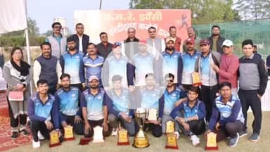 झांसी: वर्कशॉप वैगन मरम्मत कारखाना ने जीता रेलवे इंटर-डिपार्टमेंटल क्रिकेट टूर्नामेंट, डीआरएम ने विजेता टीम को ट्रॉफी दी