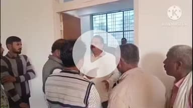 खुरई: मूढ़री में हाई टेंशन लाइन की ऊंचाई कम होने से खेतों में काम कर रहे किसानों को जान का खतरा, SDM को सौंपा ज्ञापन