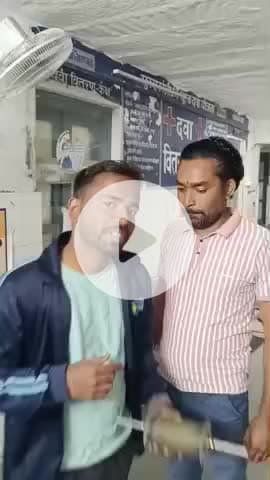 प्लास्टिक माझे पतंग उड़ाने से bike सवार की गर्दन पर आया कट सभी के अपील हैं अपने बच्चों को प्लास्टिक  माझे दूर रखे ।