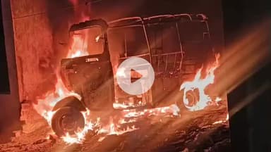 कांके: सदर थाना क्षेत्र के गढ़ा टोली के पास ऑटो में लगी आग, ऑटो जलकर राख