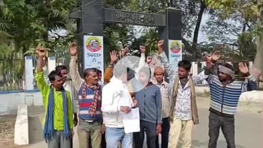 सुपौल: समाहरणालय गेट पर फुटपाथ दुकानदार व ई-रिक्शा चालकों के समर्थन में उतरे लक्ष्मण कुमार झा, जिला पदाधिकारी को सौंपा ज्ञापन