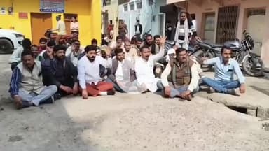 बीना: आधी रात को बिजली दिए जाने से नाराज़ किसानों ने एमपीईबी के बाहर किया प्रदर्शन, 48 घंटे का अल्टीमेटम दिया