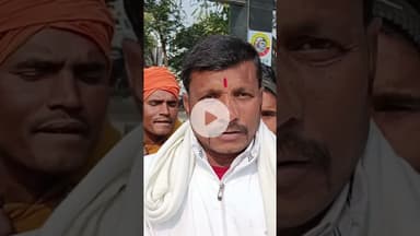 समाहरणालय गेट पर फुटपाथ दुकानदार व ई-रिक्शा चालकों के समर्थन में उतरे लक्ष्मण कुमार झा सौंपा ज्ञापन