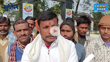 समाहरणालय गेट पर फुटपाथ दुकानदार व ई-रिक्शा चालकों के समर्थन में उतरे लक्ष्मण कुमार झा, सोपा ज्ञापन