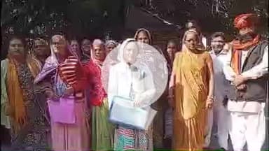 लाडपुरा: सरकारी स्कूलों में पोषाहार बनाने वाली महिलाओं ने कलेक्ट्रेट पर किया प्रदर्शन, वेतन को ऊंट के मुंह में जीरे के समान बताया