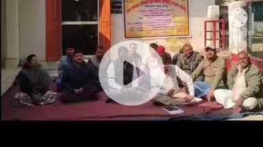 हमीरपुर: मौदहा ब्लाक परिसर में दस सूत्रीय मांगों को लेकर सचिवों ने मुख्यमंत्री और मुख्य सचिव को सौंपा ज्ञापन