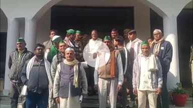 मथुरा: मथुरा में खुले घूमते गोवंश फसलें उजाड़ रहे, जिलाधिकारी को पांच सूत्रीय मांगों को लेकर सौंपा ज्ञापन