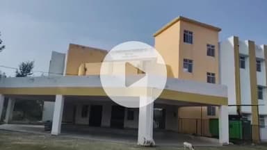 डोमचांच: डोमचांच महिला महाविद्यालय भवन बना 'जानवरों का चारागाह', सालों से उद्घाटन का इंतजार