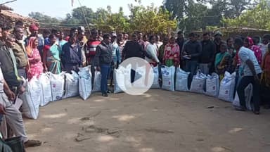 कैरो: सढाबे डूमरटोली में कृषि विभाग ने 40 किसानों को रबी फसल उत्पादन हेतु उन्नत चना बीज वितरित किए