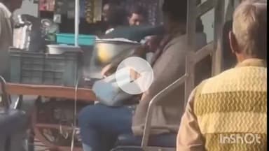 हरदोई: जिला महिला अस्पताल के सामने मामूली कहासुनी के बाद दो युवकों में जमकर हुई मारपीट, वीडियो सोशल मीडिया पर हुआ वायरल