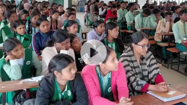 लोहरदगा: एड्स छूने या चूमने से नहीं फैलता: लोहरदगा में डॉक्टर अर्चना ने आयोजित किया जागरूकता कार्यक्रम