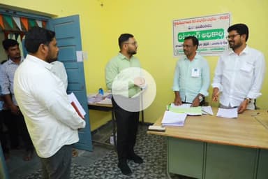 మేళ్ల చెరువు: నామినేషన్లు సజావుగా సాగాలి: కలెక్టర్ తేజస్ నంద్‌లాల్‌ పవార్‌ ఆదేశం