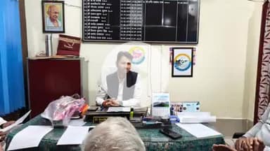 गोपालगंज: सारण शिक्षक निर्वाचन क्षेत्र की निर्वाचक नामावली निर्माण को लेकर समाहरणालय में राजनैतिक दलों के साथ बैठक