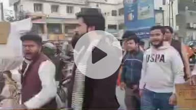 रूड़की: चंद्रशेखर चौक पर भाजपा युवा मोर्चा ने हिंदू देवी-देवताओं पर अभद्र टिप्पणी करने पर तेलंगाना CM का पुतला किया दहन