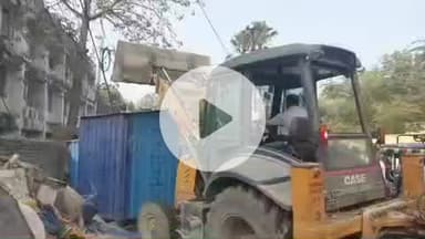 मुशहरी: अतिक्रमण के खिलाफ जिला प्रशासन का चला बुलडोजर, कई अवैध निर्माण ध्वस्त