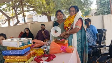 भाजपा जिला मीडिया प्रभारी अरविंद श्रीवास्तव की धर्मपत्नी ने सेवा निवृत हुई एएनएम बहन जी रीता सोनी का किया भव्य सम्मान