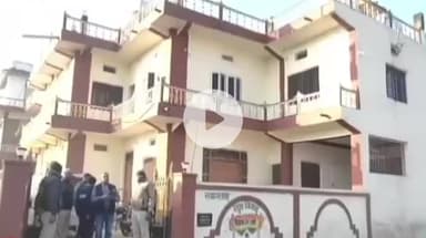 हुज़ूर: रीवा EOW के छापे में प्रिंसिपल के पास मिली 10 फोर व्हीलर और 4 टू व्हीलर गाड़ियां, सीधी शहर में हुई कार्यवाही