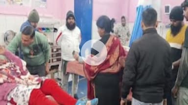 लोहरदगा: भंडरा के नौडीहा ढलान में सड़क हादसे में भाई-बहन समेत बच्ची घायल, अंजुमन अध्यक्ष ने पहुंचाया अस्पताल