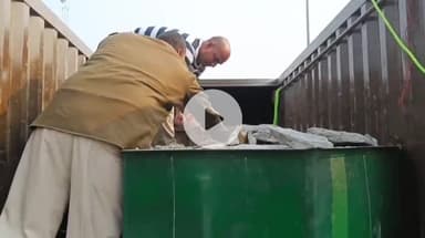 गोपालगंज: गोपालगंज उत्पाद एवं मध्य निषेध विभाग के अधीक्षक ने बड़ी कार्रवाई करते हुए तंदूर से बरामद किया शराब