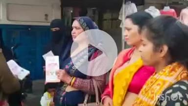 नानपारा: नवाबगंज मिशन शक्ति एंटी रोमियो टीम ने महिलाओं की सुरक्षा के उपायों को लेकर चौपाल लगाकर किया जागरूक