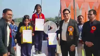 टीकमगढ़: पीएम श्री केंद्रीय विद्यालय टीकमगढ़ में वार्षिक खेल दिवस आयोजित, कलेक्टर रहे उपस्थित