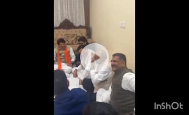 ग्वालियर गिर्द: हरिभूमि समूह के प्रधान संपादक के घर पहुंचे बीजेपी के कई नेता, कीर्ति नारायण द्विवेदी को दी श्रद्धांजलि