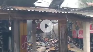 পানিসাগর: পানিসাগর বাজারে অগ্নিকাণ্ডে ক্ষতিগ্রস্ত ব্যবসায়ী ও দোকান মালিকদের খোঁজ খবর নিতে যান একাধিক সিপিআইএম নেতৃত্বরা