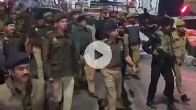 मथुरा: 6 दिसंबर को लेकर मथुरा में कड़े सुरक्षा इंतजाम, डीआईजी और एसएसपी ने श्री कृष्ण जन्म स्थान के आसपास किया फ्लैग मार्च