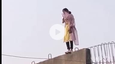 सौर बाज़ार: बैजनाथपुर: प्यार में धोखा मिलने पर लड़की ओवर ब्रिज पर चढ़ी, कूदने की कोशिश की, लोगों ने बचाया