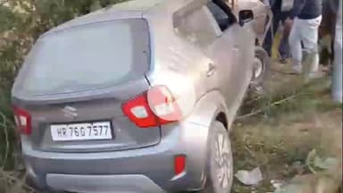 चिड़ावा: NH-709 पर डूलानिया के पास बाइक को बचाने के चक्कर में कार हुई अनियंत्रित, बाल-बाल बचे बंसूडा सरपंच व उनका साथी