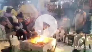 गोपालगंज: हरखुआ चीनी मिल में मंत्रोच्चारण के साथ पेराई सत्र शुरू, मिल प्रबंधक ने की पूजा