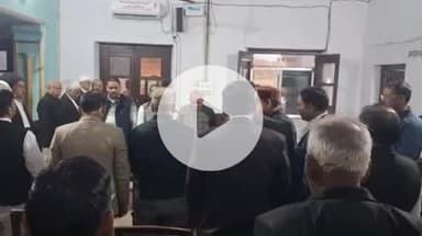 बहराइच: जिला बार एसोसिएशन सभागार में अधिवक्ता के निधन पर आयोजित शोक सभा में अधिवक्ताओं ने अर्पित की भावभीनी श्रद्धांजलि