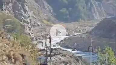 मोरंग: किन्नौर के मध्य बहने वाली सतलुज नदी का जलस्तर घटा, ऊँचे क्षेत्रों में जलस्त्रोत जमने लगे