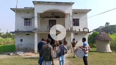 गोपालगंज: पूर्व से फरार चल रहे बरौली थाना के बटरदेह गांव के तीन लोगो के खिलाफ  पुलिस न्यायलय के आदेश के अलोक चिपकाया गया इस्तिहार