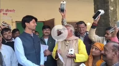 प्रतापगढ़: प्रतापगढ़ में कमीशन बढ़ाने की मांग पर कोटेदारों ने किया जोरदार प्रदर्शन, डीएसओ को सौंपा ज्ञापन