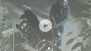 मथुरा: वृंदावन क्षेत्र में घर के आगे खड़ी बाइक को अज्ञात चोर ने किया चोरी, घटना सीसीटीवी में कैद, वीडियो वायरल