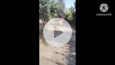 खुरई: नरोदा कोकलवारा गांव में चलती स्कूटी में लगी आग, कूदकर बच्चे ने बचाई जान, स्कूटी जलकर खाक, वीडियो वायरल